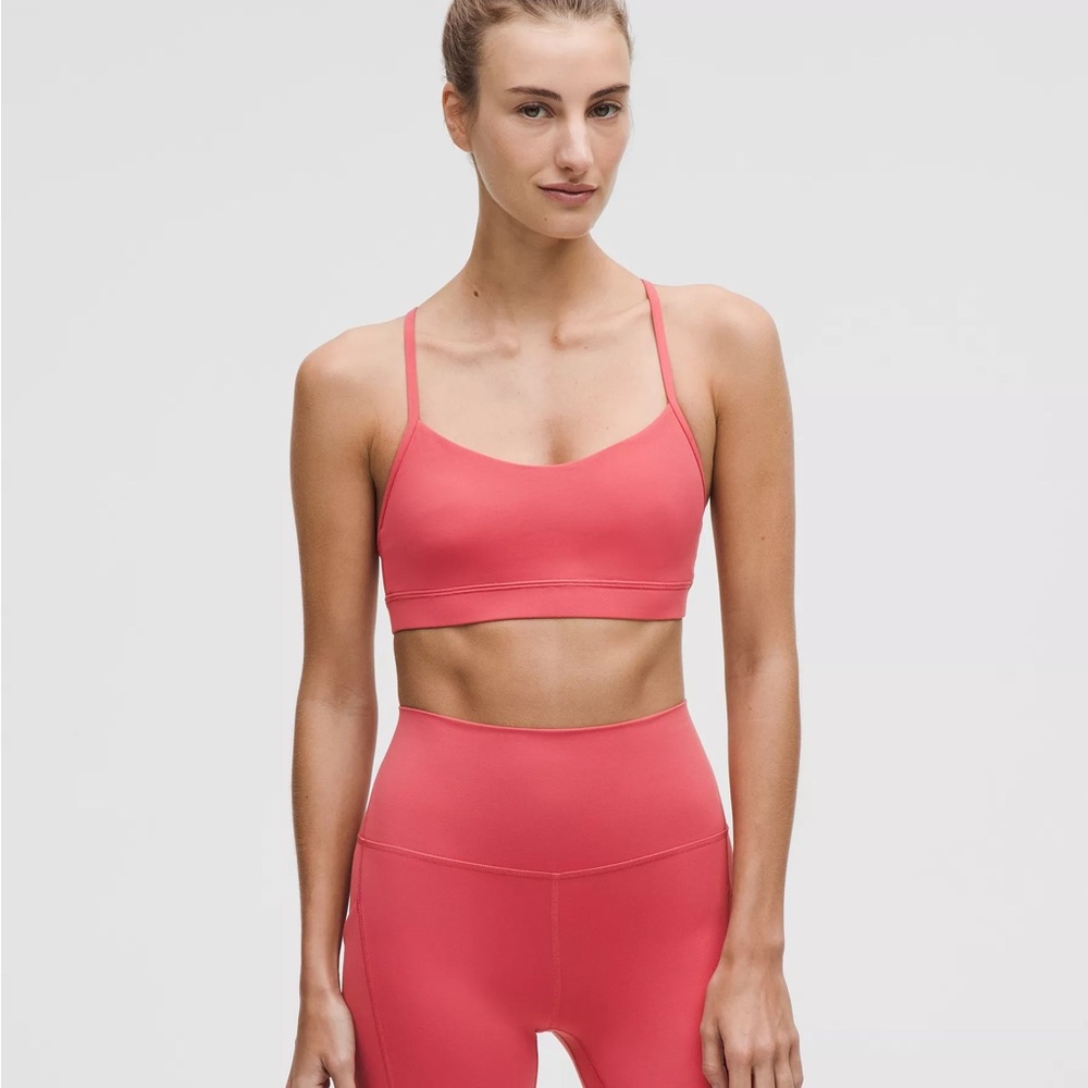 Lululemon Flow Y nulu light support bra size 6 desert red